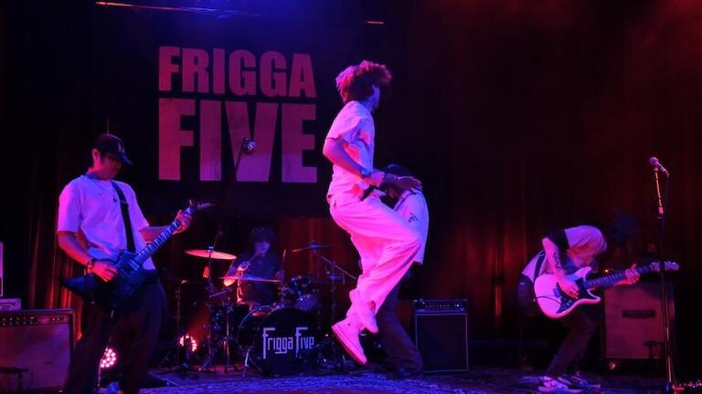 Frigga Five performing on Peach Jam.