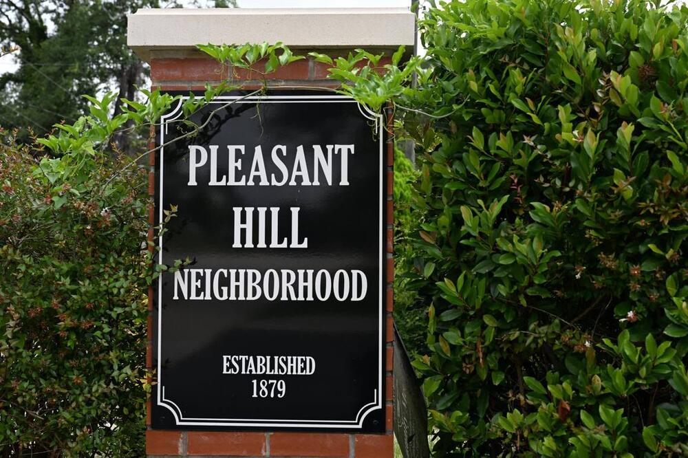 A sign showing the start of the Pleasant Hill neighborhood sits on Wednesday, July 2, 2025, in Macon, Georgia. Pleasant Hill residents are expected to live two decades less than Macon-Bibb County’s richest area, Idle Hour, according to data from the U.S. Census Bureau and Centers for Disease Control and Prevention. Katie Tucker/The Telegraph