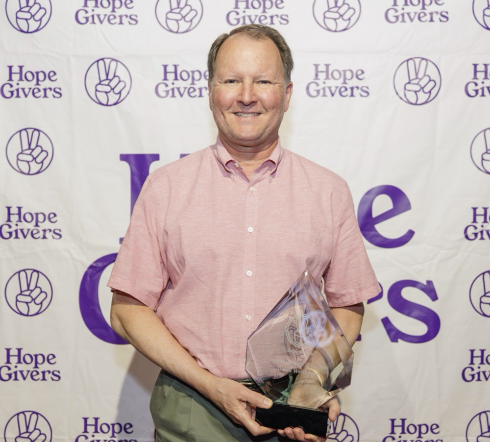 David Weitnauer receives the 2025 Hope Giver of the Year Award 