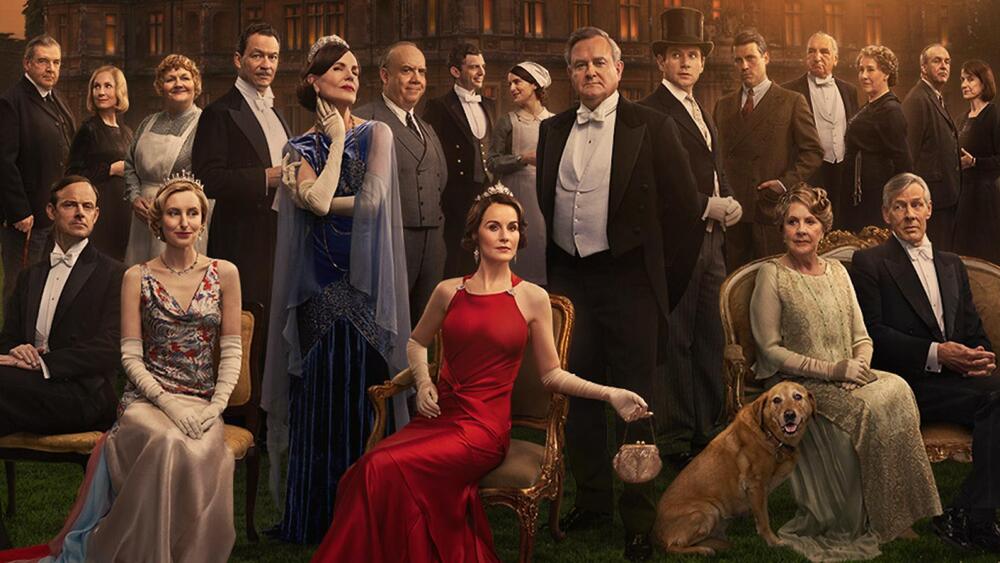 The cast of Downton Abbey posing in front of Highclere Castle