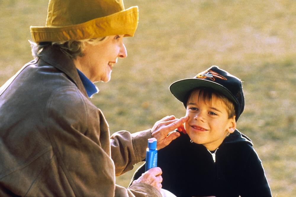 Courtesy, <a href="http://commons.wikimedia.org/wiki/File:Applying_sunscreen.jpg" target="_blank">Wikimedia</a> Courtesy, <a href="http://commons.wikimedia.org/wiki/File:Applying_sunscreen.jpg" target="_blank">Wikimedia</a>
