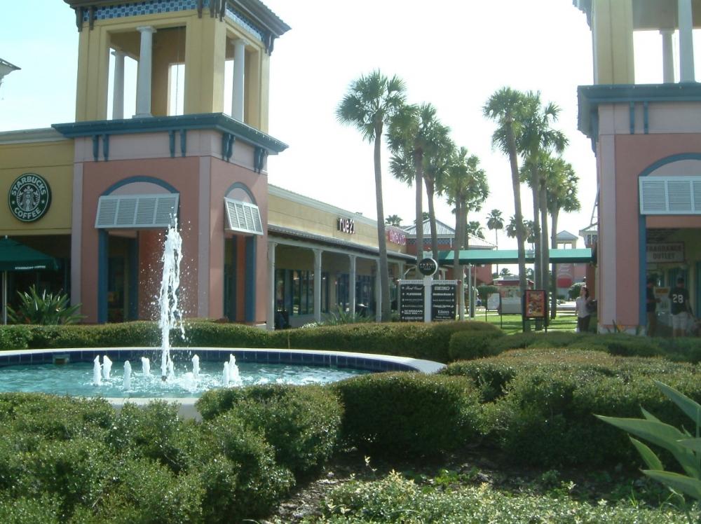 Atlanta Developer Ben Carter, who built the Mall of Georgia, is moving forward with a large mall project near Savannah