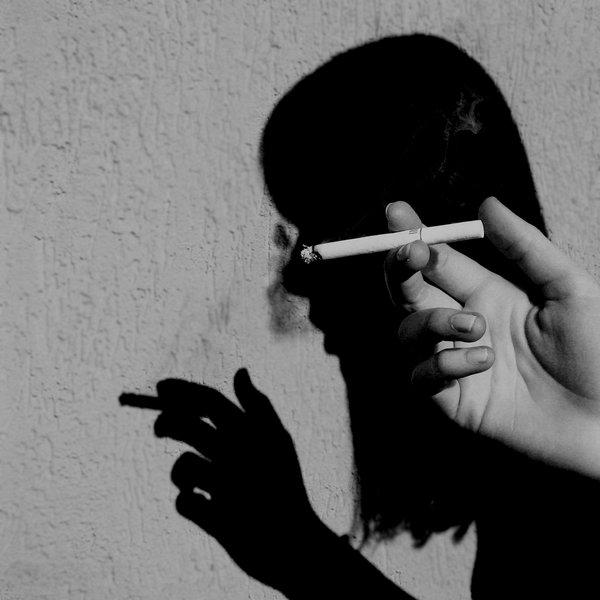 Source: <a href="http://greeenapple.deviantart.com/art/smoking-causes-death-120116939" target="_blank">greenapple</a>