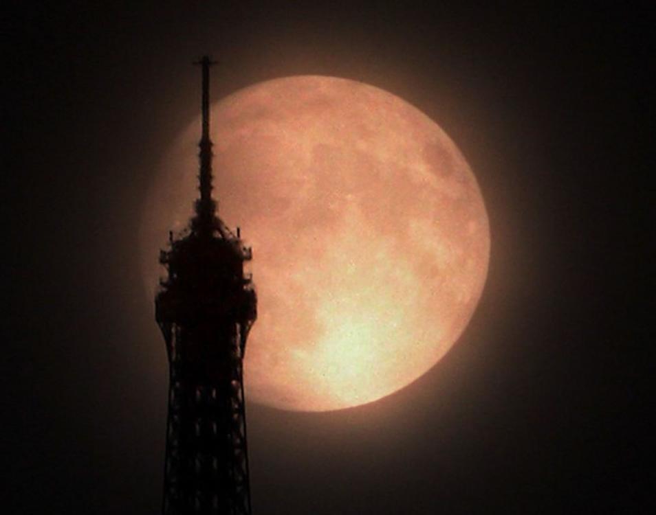 Supermoon over Paris on May 5, 2012.  Photo: Flickr user VegaStar Carpentier.