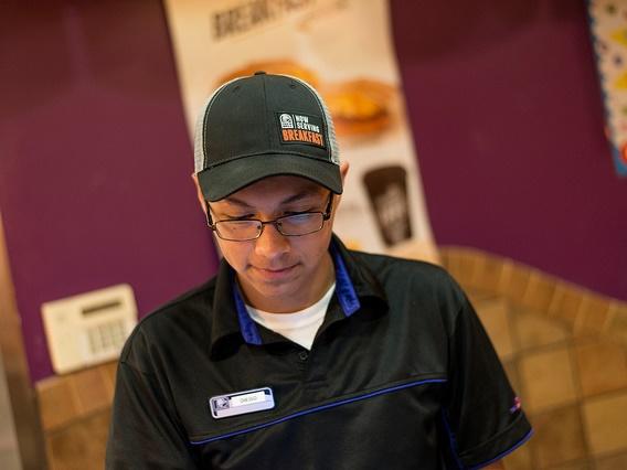 A teen worker. (Photo Courtesy of <a href=https://www.flickr.com/photos/killy/13504267485/>Adolfo Chavez III via Flickr</a>.)