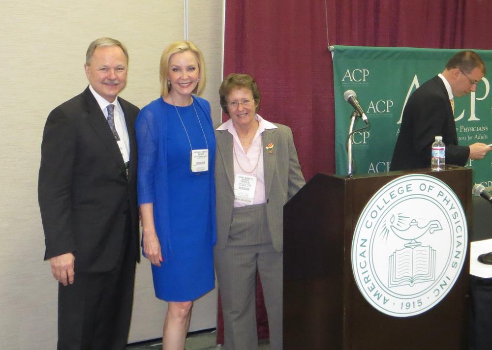 dr_sandy_and_docs_at_acp_0.jpg