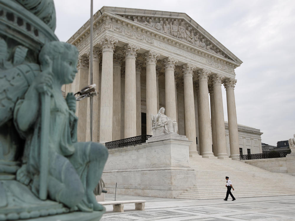 The Supreme Court on Monday struck down a law letting federal debt collectors make robocalls.