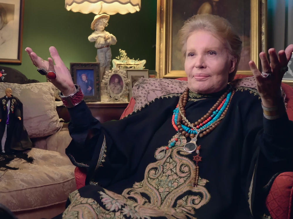 Walter Mercado, celebrity astrologer and great dresser, is featured in a new documentary called <em>Mucho Mucho Amor</em>.