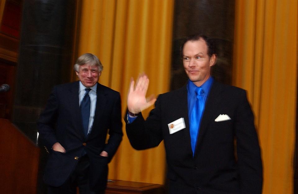 Columbia University President Lee C. Bollinger (left) presents Mike Luckovich with the 2006 Pulitzer Prize in Editorial Cartooning