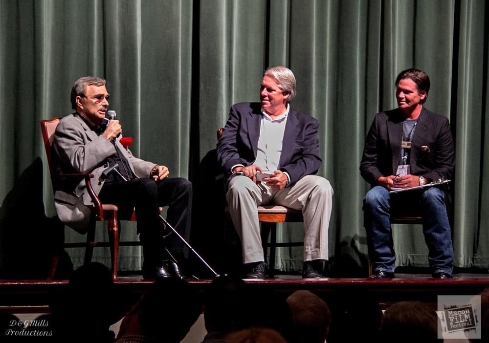 Terrell Sandefur (r) moderates a Q&A session with actor Burt Reynolds (l) in 2015. Also featured is actor and producer Todd Vittum (c).
