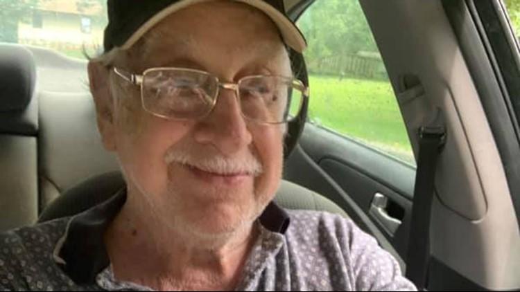 When Uber driver Lauren Mulvihill picked up 89-year-old Ronald Dembner from the hospital, she knew right away that he was going to need some help. 