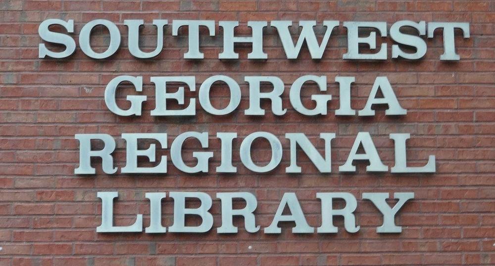 Libraries in southern Georgia are finding a way to meet community needs without fully reopening, but are struggling to provide uninterrupted access for all.