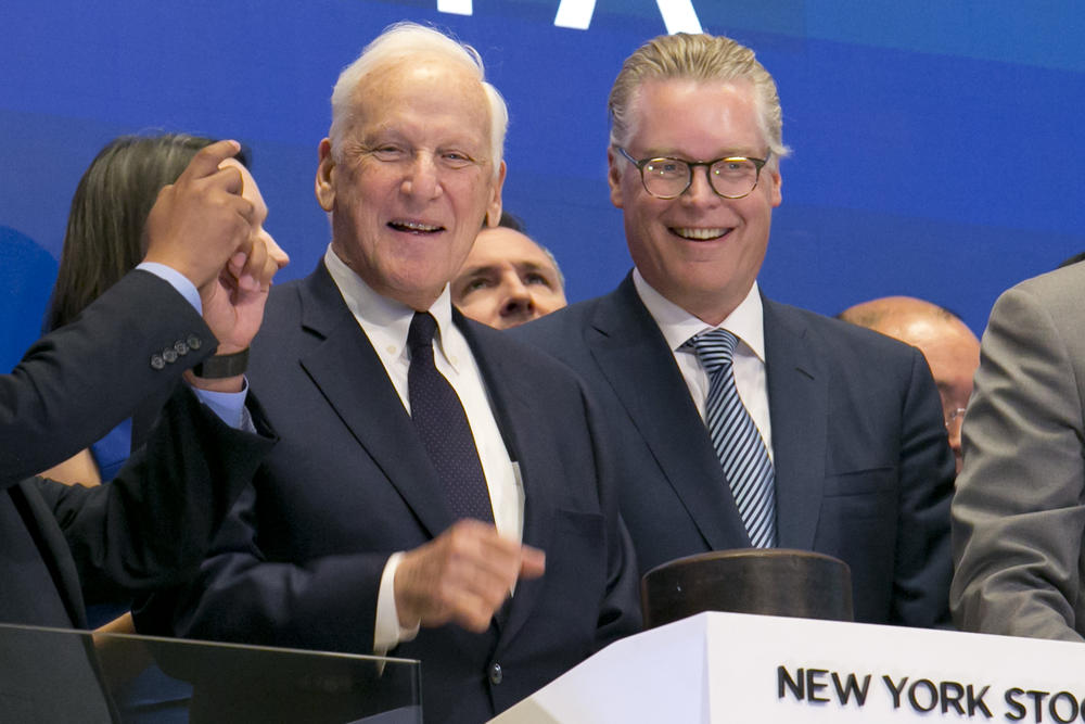 Delta Airlines CEO Ed Bastian, right, accompanied by former CEO Jerry Grinstein, center, wait to ring the closing bell of the New York Stock Exchange, May 3, 2017. 