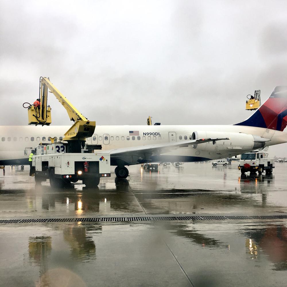 Deicing in progress at Hartsfield-Jackson Atlanta International Airport Friday, Dec. 8, 2017