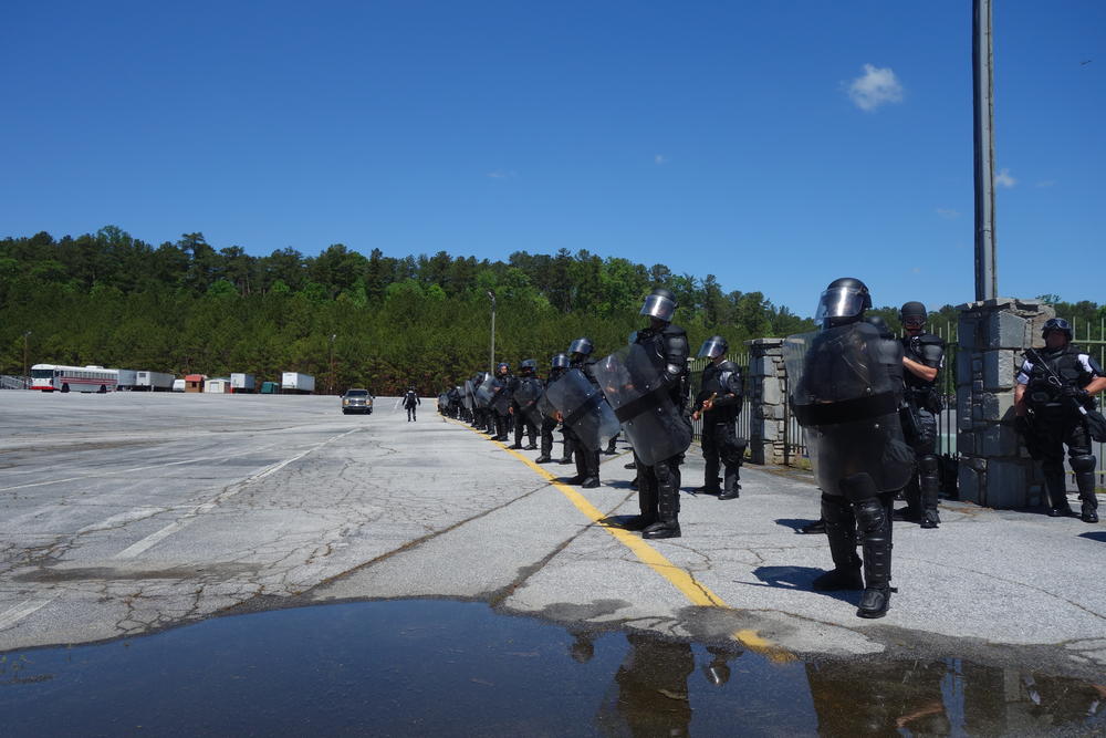 Police barricade the Confederate rally.