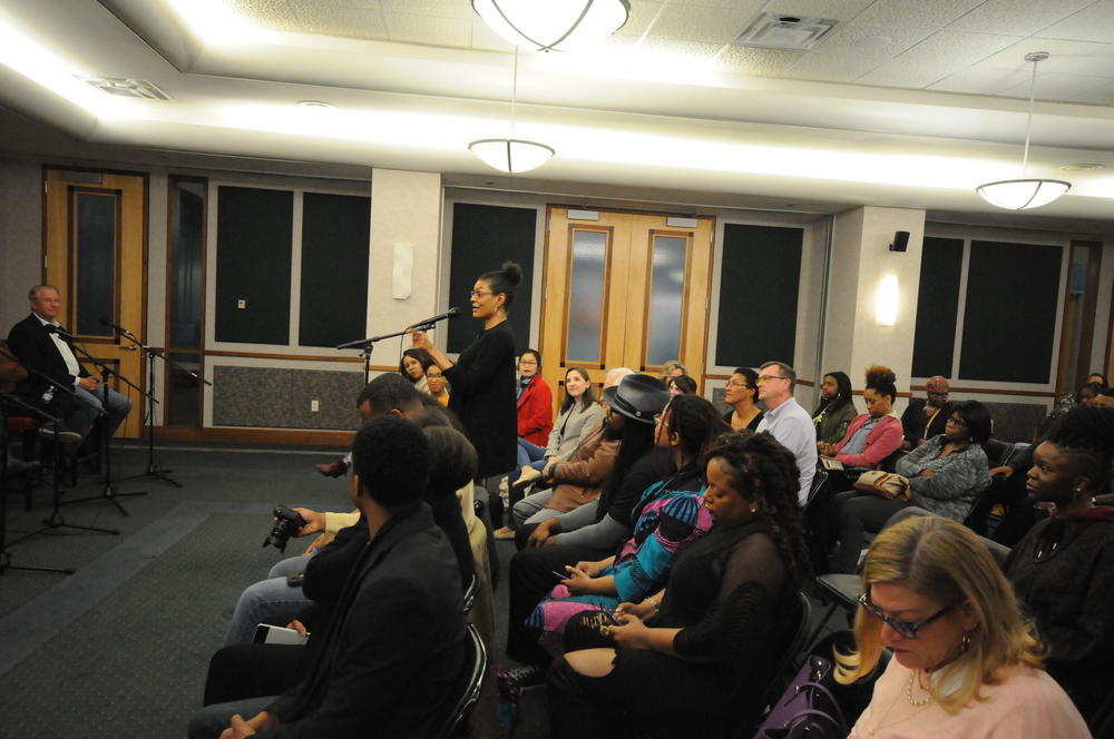 Audience member Anne-Marie Rogers asks the panel a question.