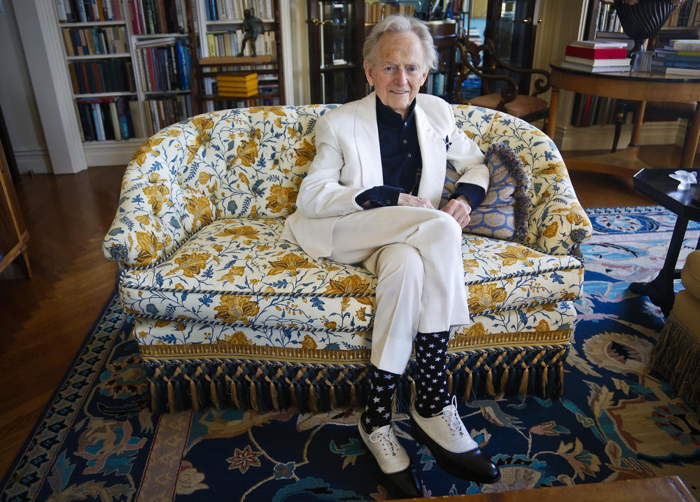 In this July 26, 2016 photo, American author and journalist Tom Wolfe, Jr. appears in his living room during an interview about his latest book, 