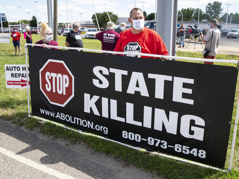 Protesters against the death penalty gather in Terre Haute, Ind., on Monday. Daniel Lee, a convicted killer, was executed the following morning after court rulings cleared the way.