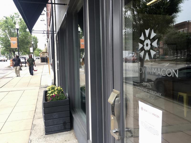 The Trump administration and Congress are nearing an agreement as early as Tuesday, April 21, on a nearly $500 billion aid package to boost a small-business loan program that has run out of money and add funds for hospitals and COVID-19 testing.