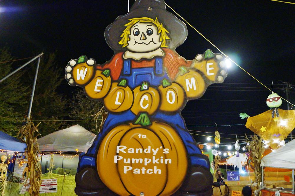 A welcome sign at Randy's Pumpkin Patch.