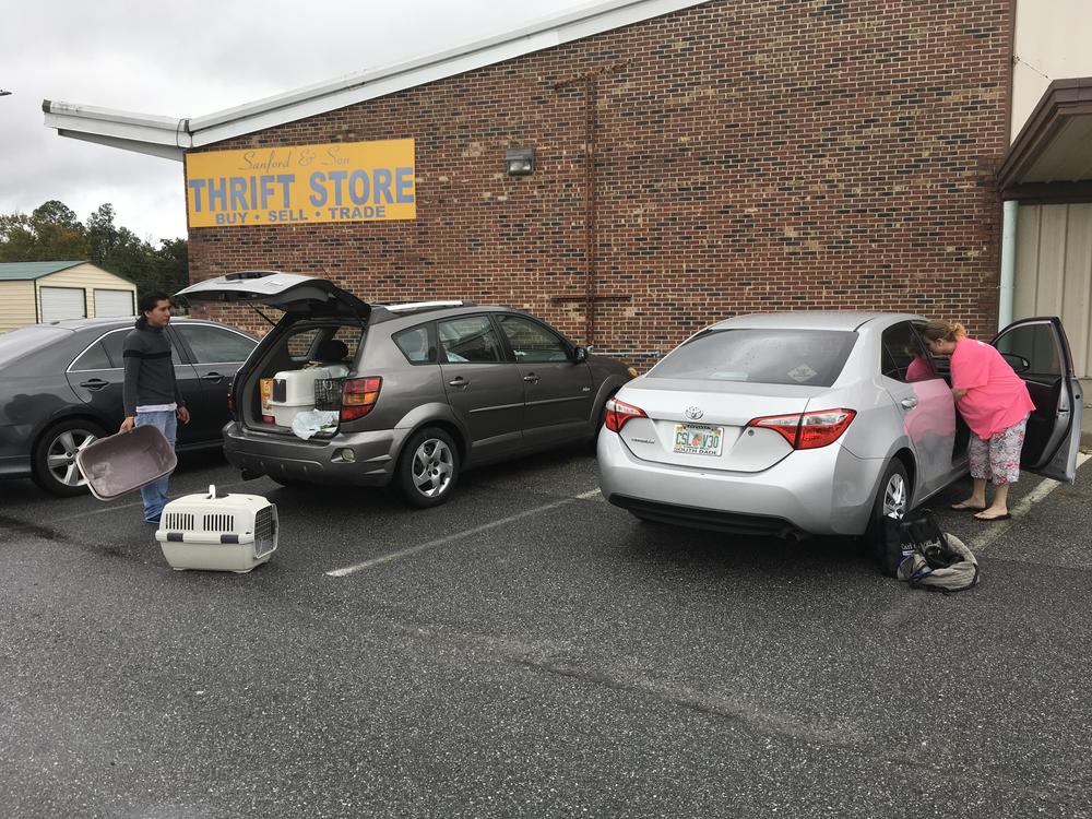 Chelsea McKinley and her family load up their two cats and prepare to head home to Florida