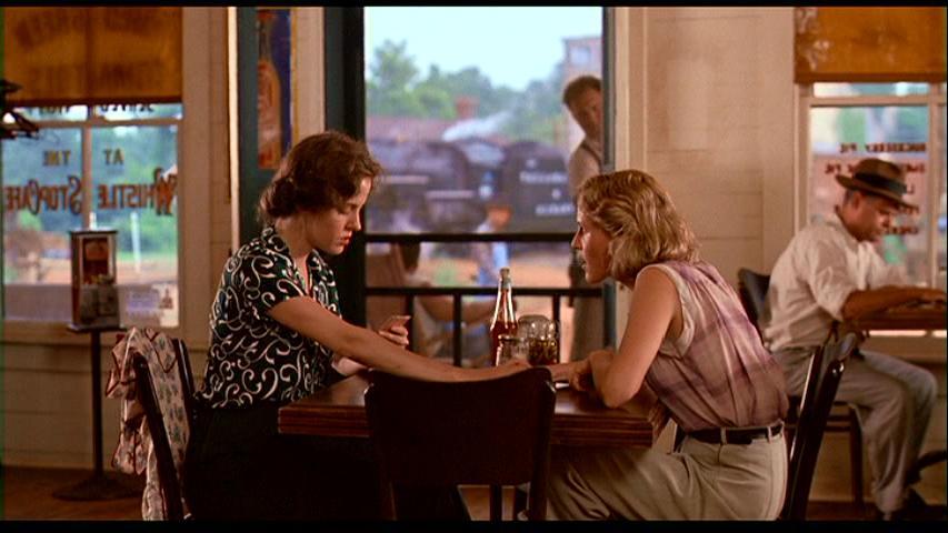 Mary-Louise Parker and  Mary Stuart Masterson in a scene from Fried Green Tomatoes.