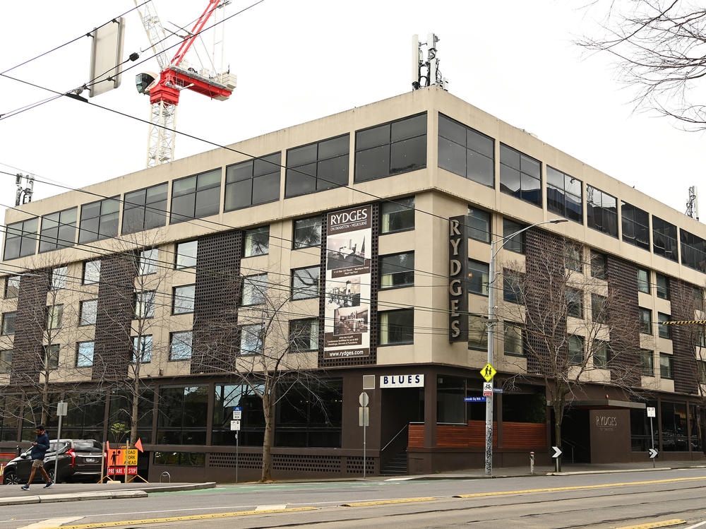 The Rydges on Swanston hotel in Australia is one of the sources of Melbourne's coronavirus outbreak after it was used to accommodate returning overseas travelers for a 14-day quarantine period.