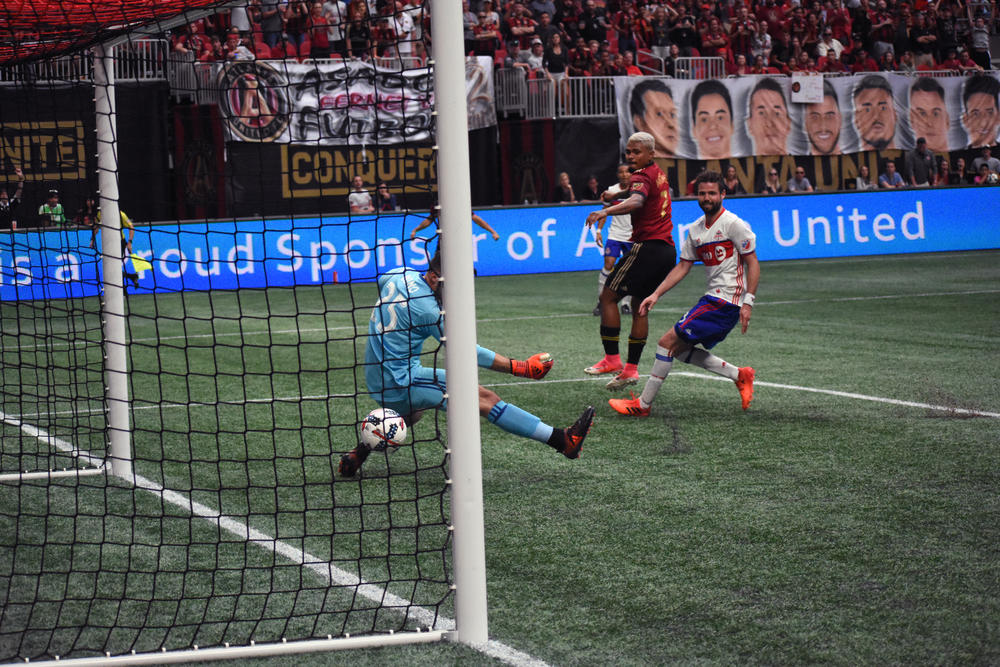 Atlanta's Josef Martinez (7) scores the go-ahead goal against Toronto FC.