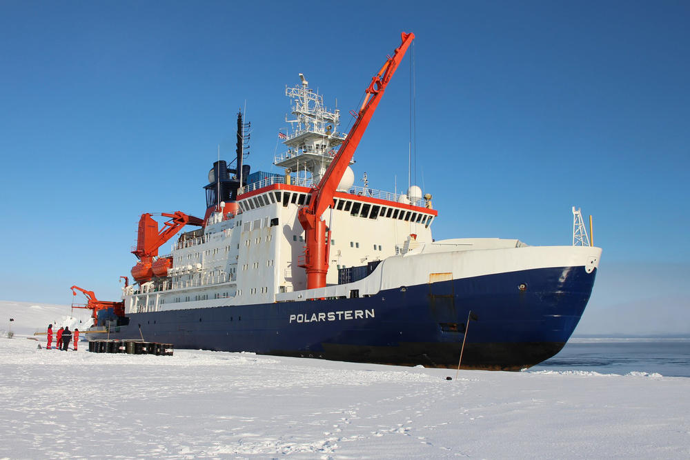R/V Polarstern is in the arctic ice so scientists can conduct research.