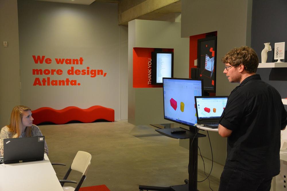 Miller answering questions about the 3-D modeling software used in the class.
