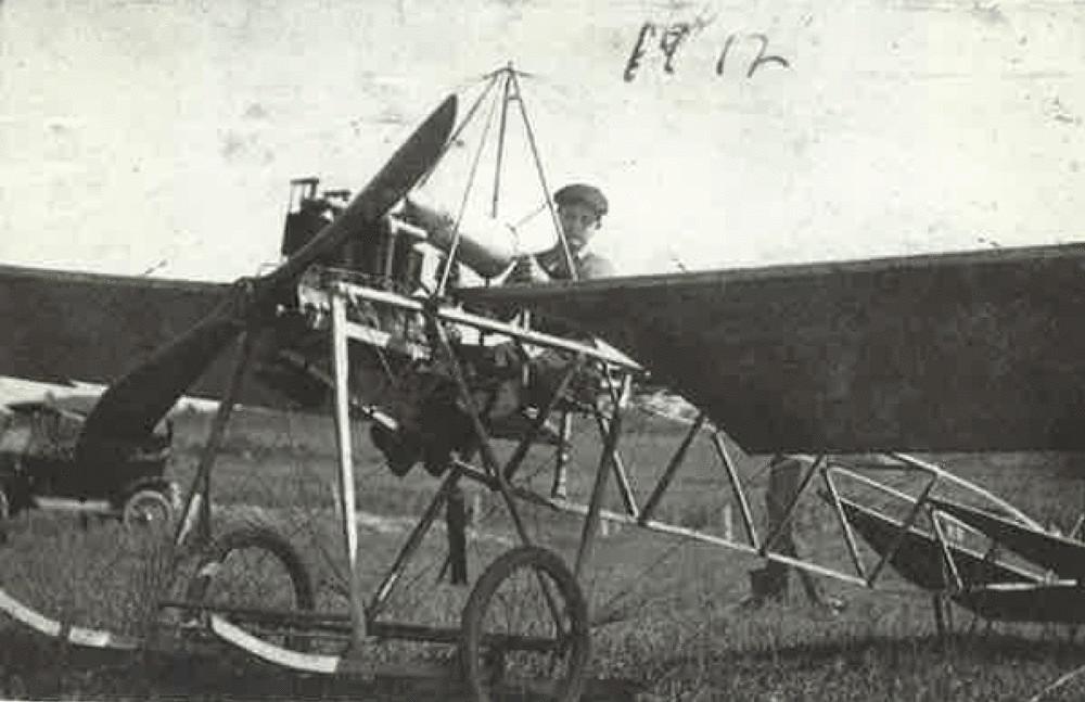 1912 Epps VIII Monoplane, first plane with ailerons.
