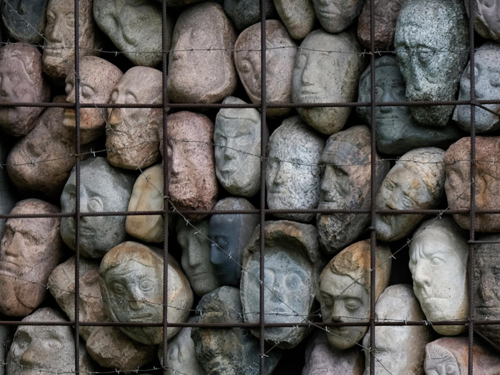 Sculptor Yevgeny Chubarov donated this installation of 282 stone heads in a cage — symbolizing Josef Stalin's countless victims — on the condition it be displayed next to the Soviet dictator.