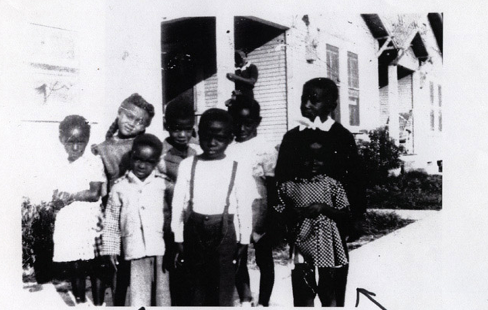 Local children on Holman Avenue, where Project Row Houses now located. Image shared with Project Row Houses by a Third Ward resident and made available online in accordance with Title 17 U.S.C. Section 107.