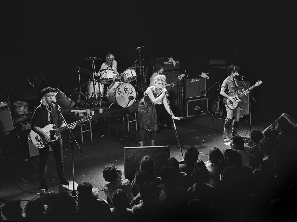 (L-R): Charlotte Caffey, Gina Schock, Belinda Carlisle, Kathy Valentine and Jane Wiedlin perform in 1981.