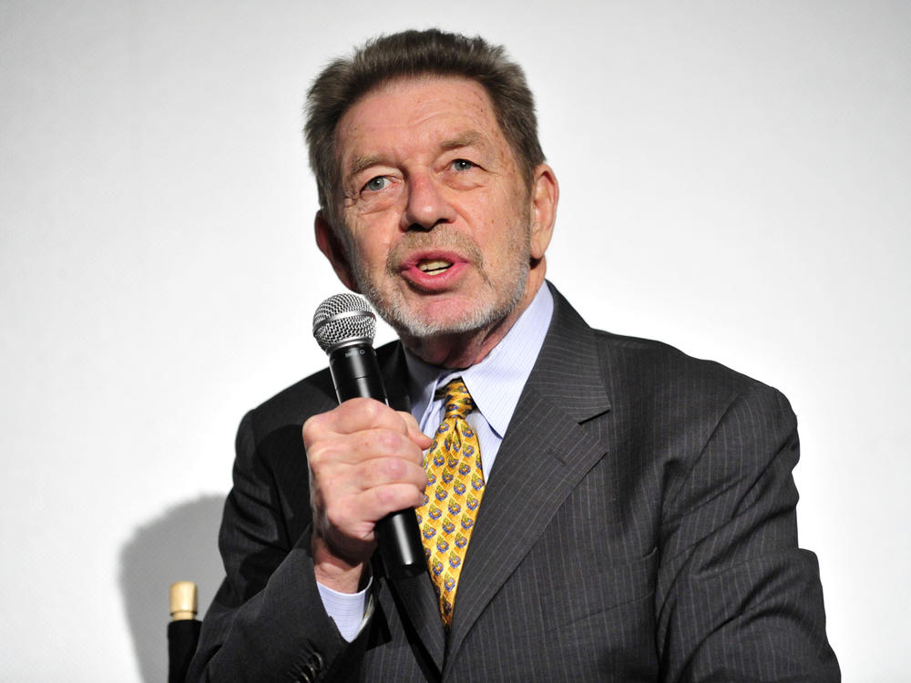 Pete Hamill, on stage in New York City in 2009.