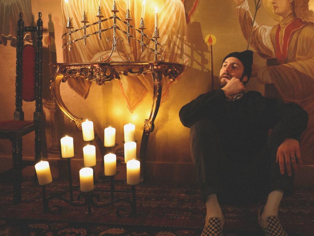 Nashville star Ruston Kelly surprised fans with the 2019 release <em>Dirt Emo Vol. 1</em>, which puts his own spin on the cult hit 