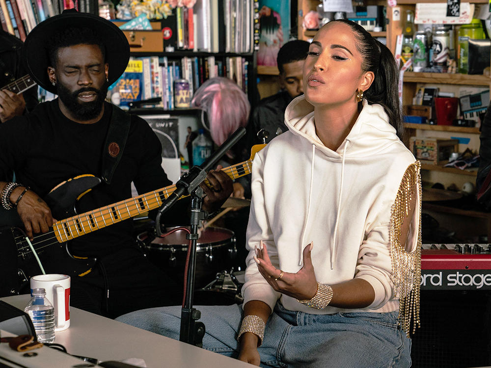 Snoh Aalegra plays a Tiny Desk Concert (Laura Beltran Villamizar/NPR).