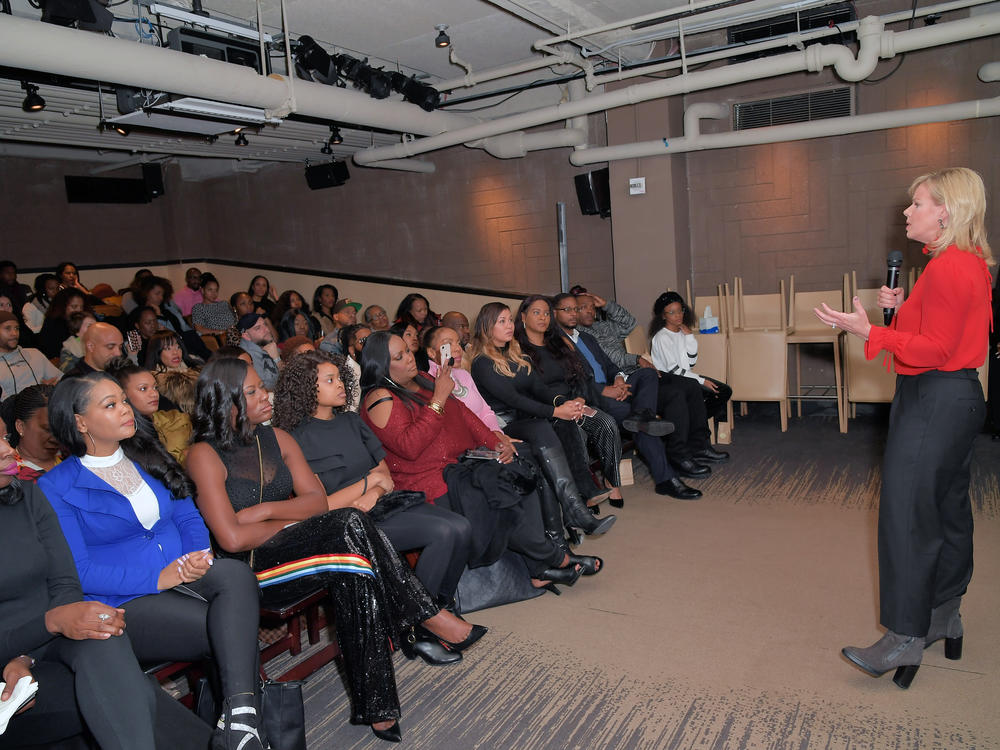 Journalist Gretchen Carlson addresses the crowd before the planned screening of <em>Surviving R. Kelly</em> in New York on Dec. 4, 2018. The room was evacuated after a gun threat was called in.