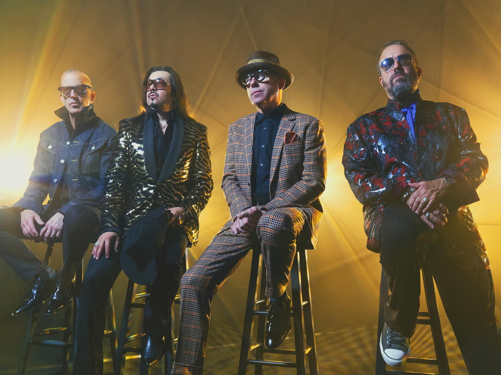 Bandleader Raul Malo and guitarist Eddie Perez both claim Latin American heritage, but their roots music-driven band had never ventured into creating an entirely Spanish album until now.