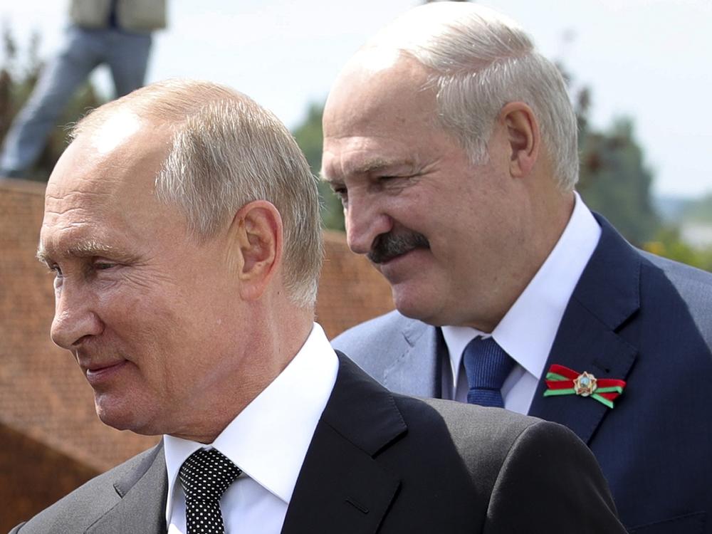 Russian President Vladimir Putin and Belarusian President Alexander Lukashenko greet a group of World War II veterans in the Russian village of Khoroshevo on June 30.