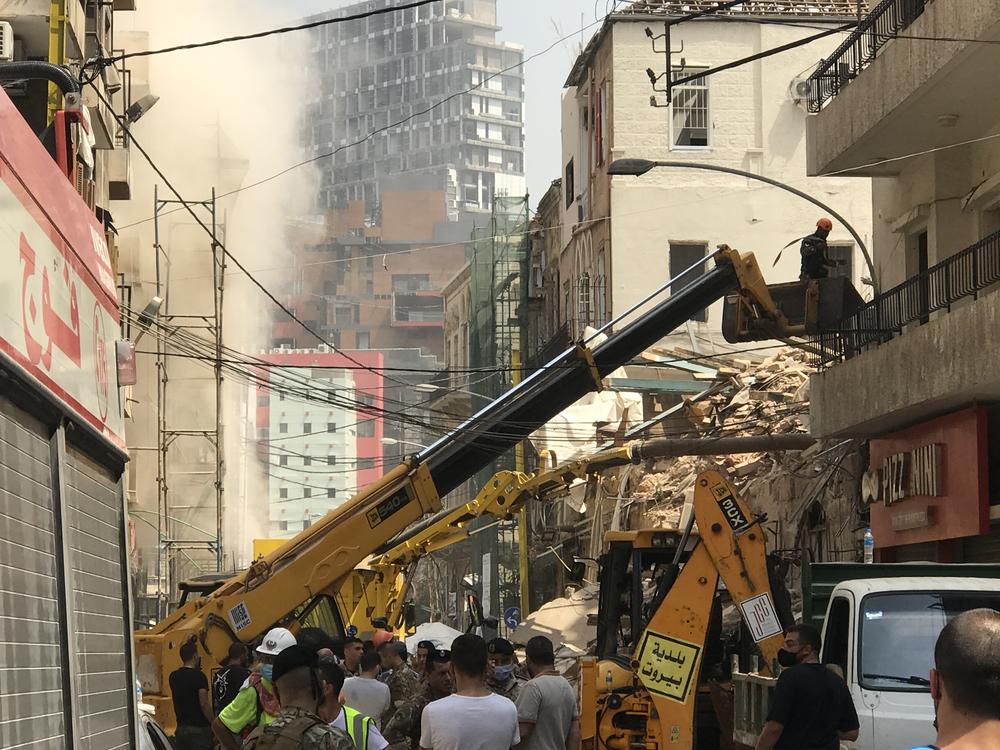 When it became clear that rescuers would need a crane to help with their search, volunteers organized for one to enter the search site.