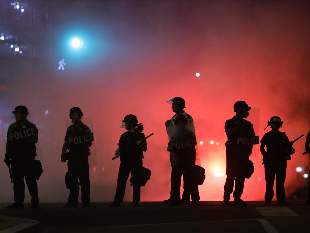 Police hold a perimeter near the White House as demonstrators gather to protest police brutality in the morning hours of May 31 in Washington, D.C.