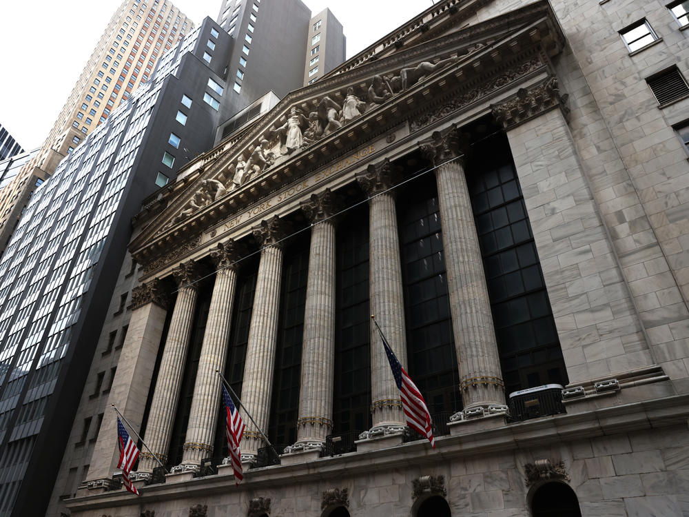 U.S. stocks indexes fell for a third session in a row Tuesday as tech shares continued to tumble.
