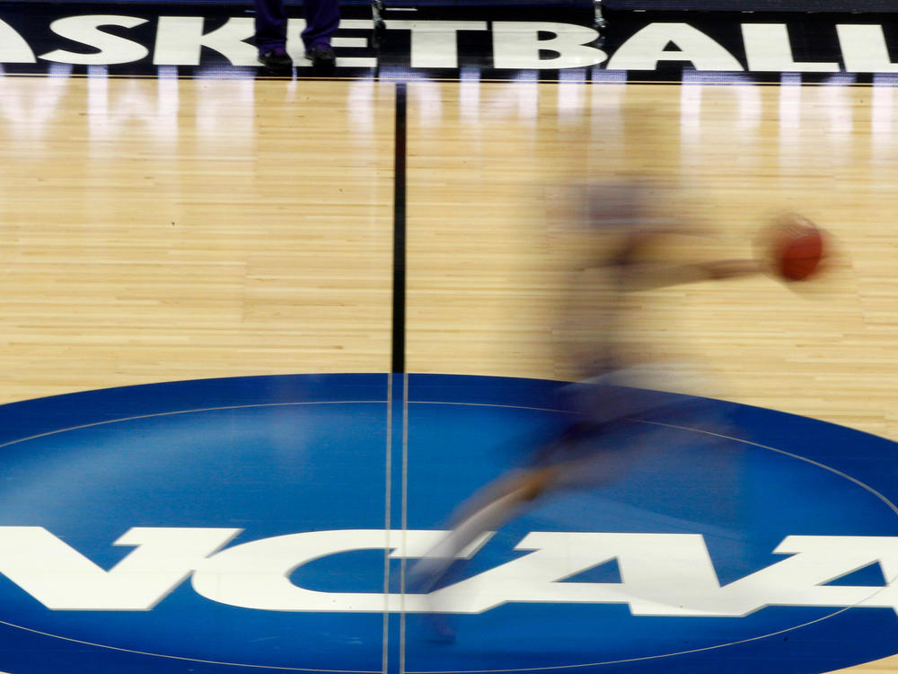 The NCAA Division I Council announced on Wednesday that the 2020-2021 men's and women's college basketball seasons can begin on Nov. 25.
