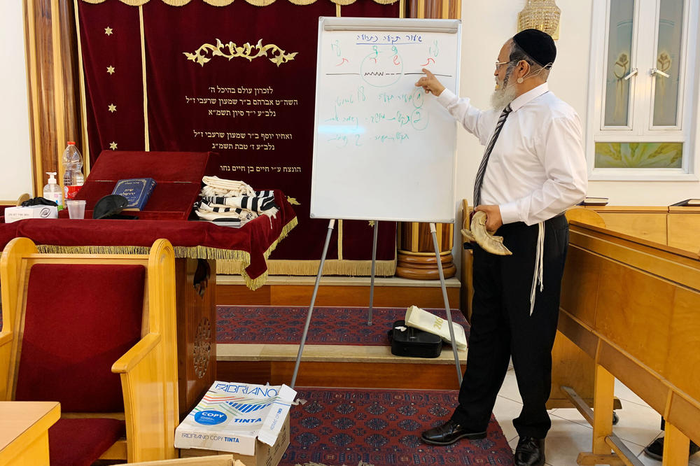 Teaching a shofar-blowing course, Adouar indicates how to take breaths during the traditional rhythms of the shofar during prayers.