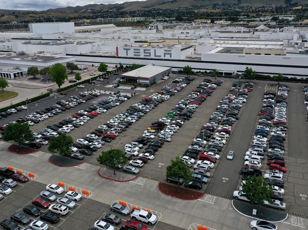 An aerial view of the Tesla factory in Fremont, Calif., in May. Gov. Gavin Newsom signed an executive order on Wednesday that bans the sale of new gasoline-powered vehicles in the state by 2035.