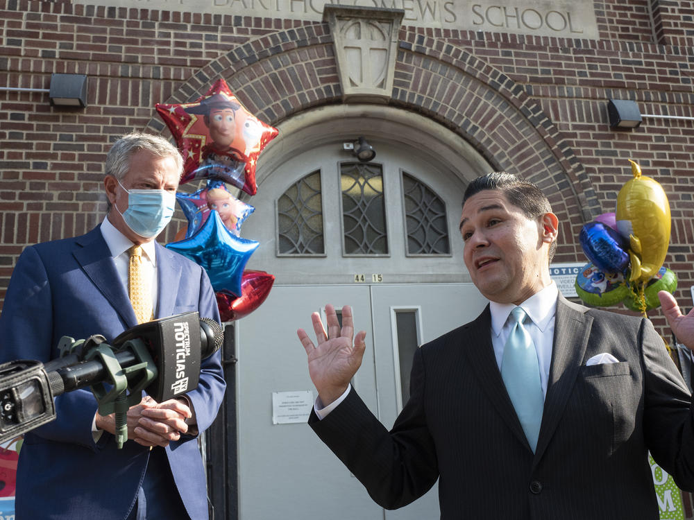The executive board of the Council of School Supervisors and Administrators on Sunday declared a vote of no confidence against New York City Mayor Bill de Blasio, left, and Schools Chancellor Richard Carranza, right, shown outside the Mosaic Pre-K Center on Sept. 21.