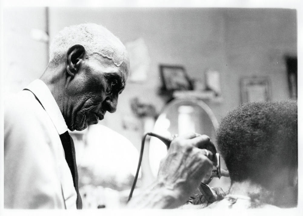 <em>Elijah Pierce shaving Harry Hight</em>