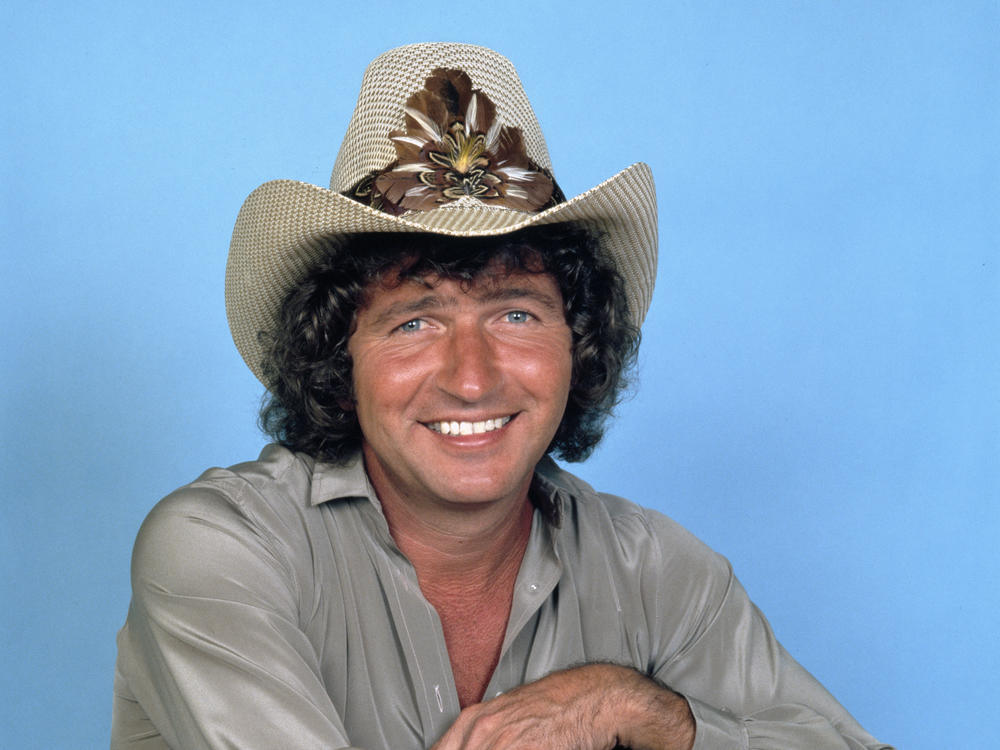 A portrait of Mac Davis taken on Oct. 12, 1981.