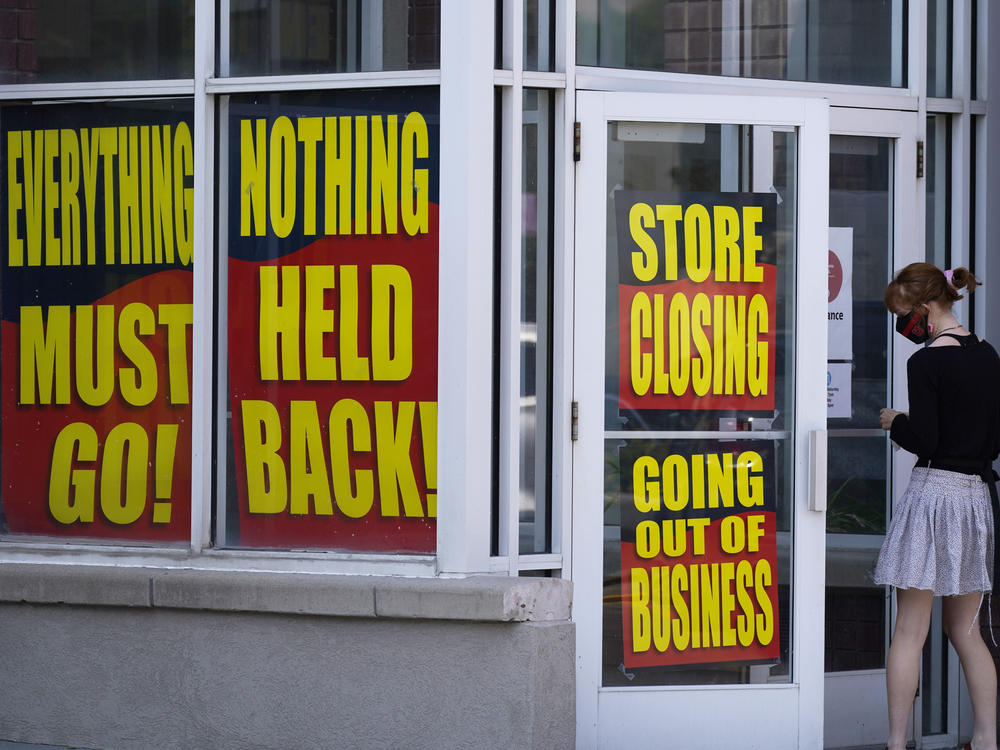 A store announces its looming closure in Salt Lake City on Aug. 30. An economic recovery is starting to show signs of losing momentum as businesses close and companies announce big layoffs.